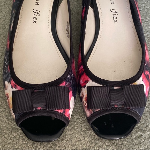 Anne Klein "iflex" 1.5" Heel Peep Toe Slingback Floral and Black ~10 M~ Classy - Picture 7 of 13